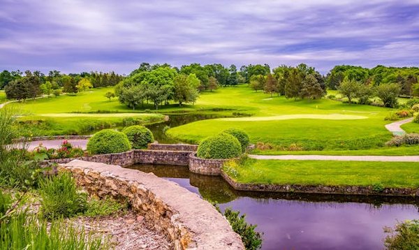 Quels sont les conseils pour une randonnée dans le parc national des Calanques en France?